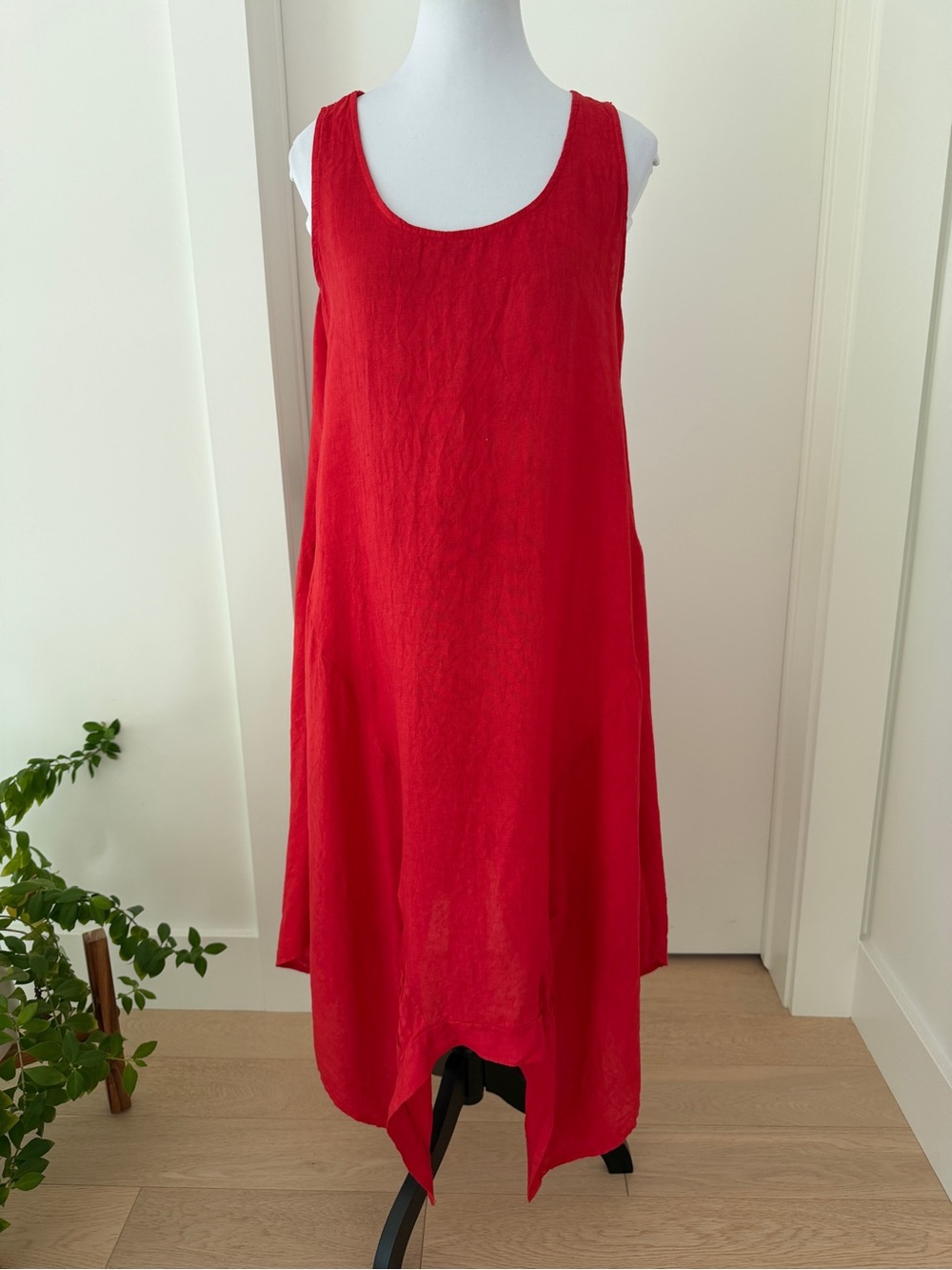 M Made in Italy Linen Sleeveless Dress Scoop Neck Handkerchief Hem Summer Event